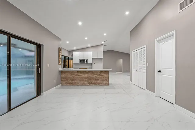 $924,900 | 4490 Southwest 105th Avenue, Davie, FL 33328