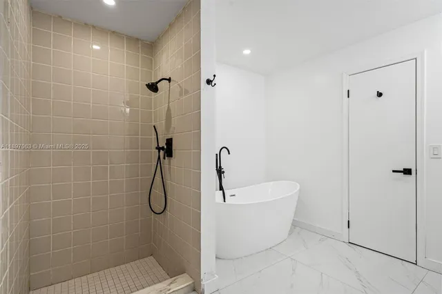 $924,900 | 4490 Southwest 105th Avenue, Davie, FL 33328