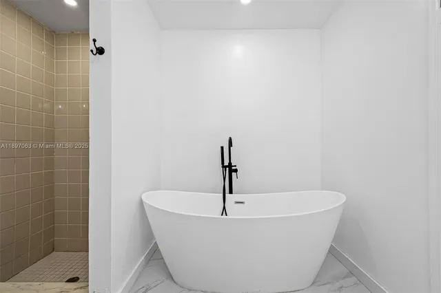 $924,900 | 4490 Southwest 105th Avenue, Davie, FL 33328