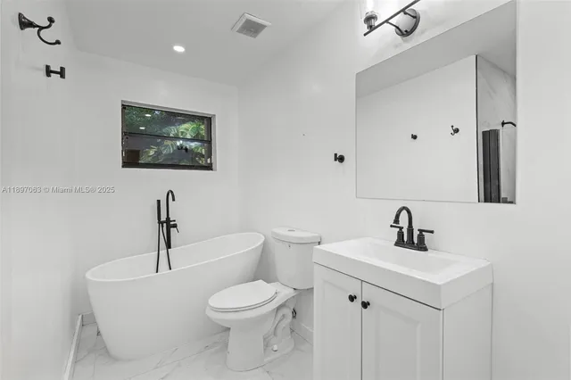 $924,900 | 4490 Southwest 105th Avenue, Davie, FL 33328