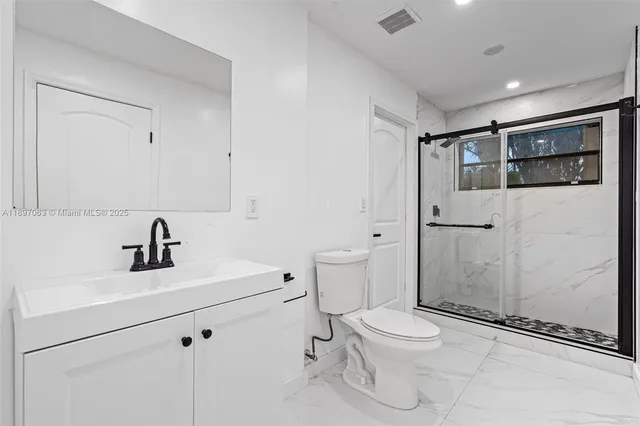 $924,900 | 4490 Southwest 105th Avenue, Davie, FL 33328