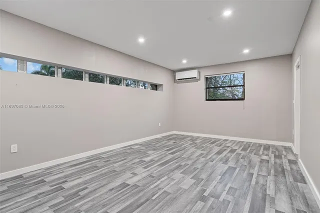 $924,900 | 4490 Southwest 105th Avenue, Davie, FL 33328