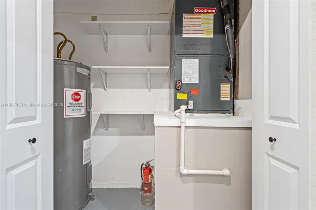 $924,900 | 4490 Southwest 105th Avenue, Davie, FL 33328