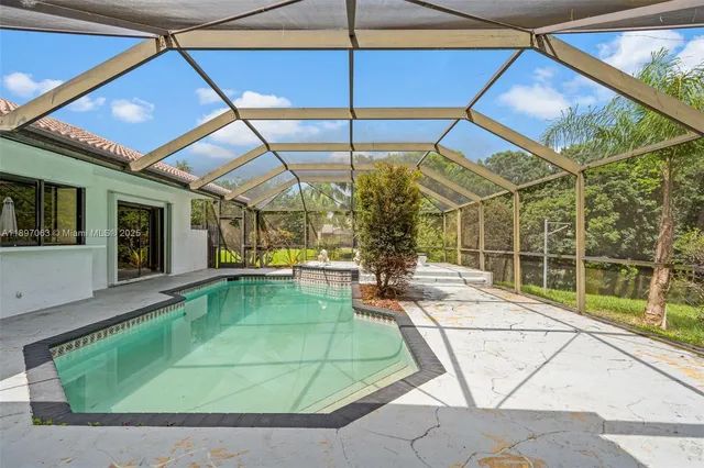 $924,900 | 4490 Southwest 105th Avenue, Davie, FL 33328