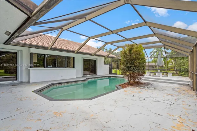 $924,900 | 4490 Southwest 105th Avenue, Davie, FL 33328
