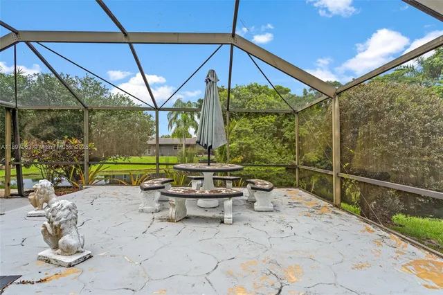 $924,900 | 4490 Southwest 105th Avenue, Davie, FL 33328