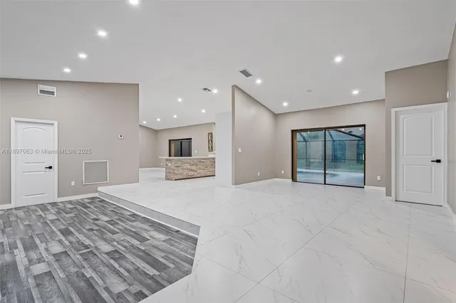 $924,900 | 4490 Southwest 105th Avenue, Davie, FL 33328