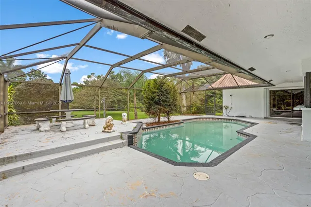 $924,900 | 4490 Southwest 105th Avenue, Davie, FL 33328