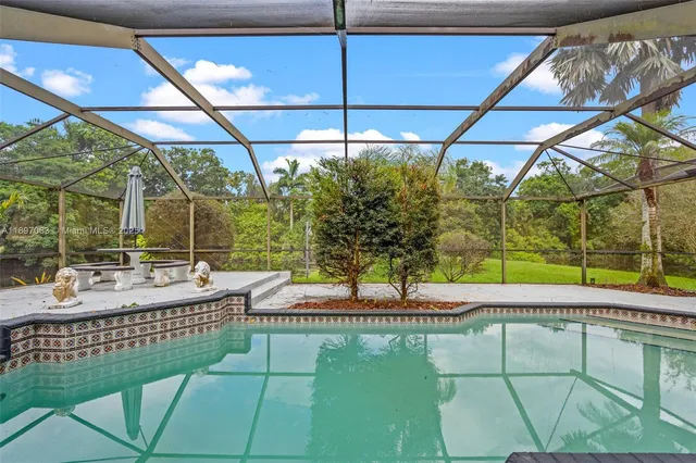 $924,900 | 4490 Southwest 105th Avenue, Davie, FL 33328