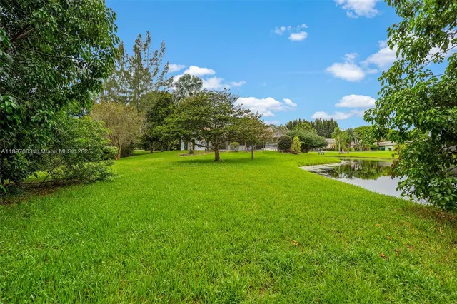 $924,900 | 4490 Southwest 105th Avenue, Davie, FL 33328