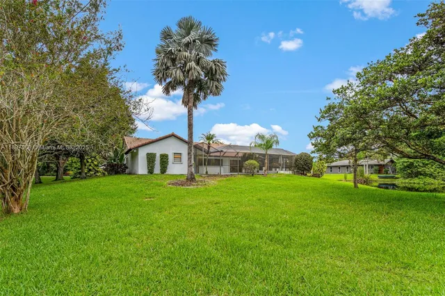 $924,900 | 4490 Southwest 105th Avenue, Davie, FL 33328