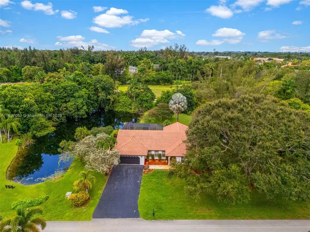 $924,900 | 4490 Southwest 105th Avenue, Davie, FL 33328