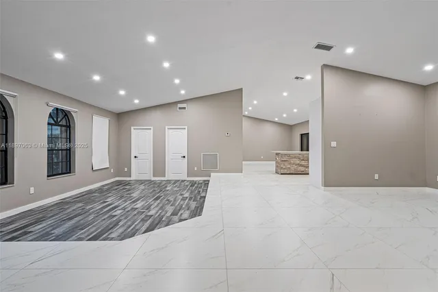 $924,900 | 4490 Southwest 105th Avenue, Davie, FL 33328