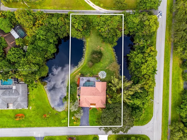 $924,900 | 4490 Southwest 105th Avenue, Davie, FL 33328