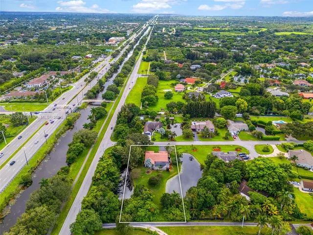 $924,900 | 4490 Southwest 105th Avenue, Davie, FL 33328