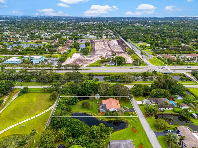 $924,900 | 4490 Southwest 105th Avenue, Davie, FL 33328