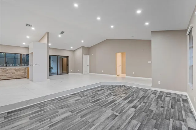 $924,900 | 4490 Southwest 105th Avenue, Davie, FL 33328