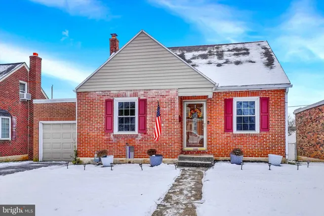 an outdoor view of a house