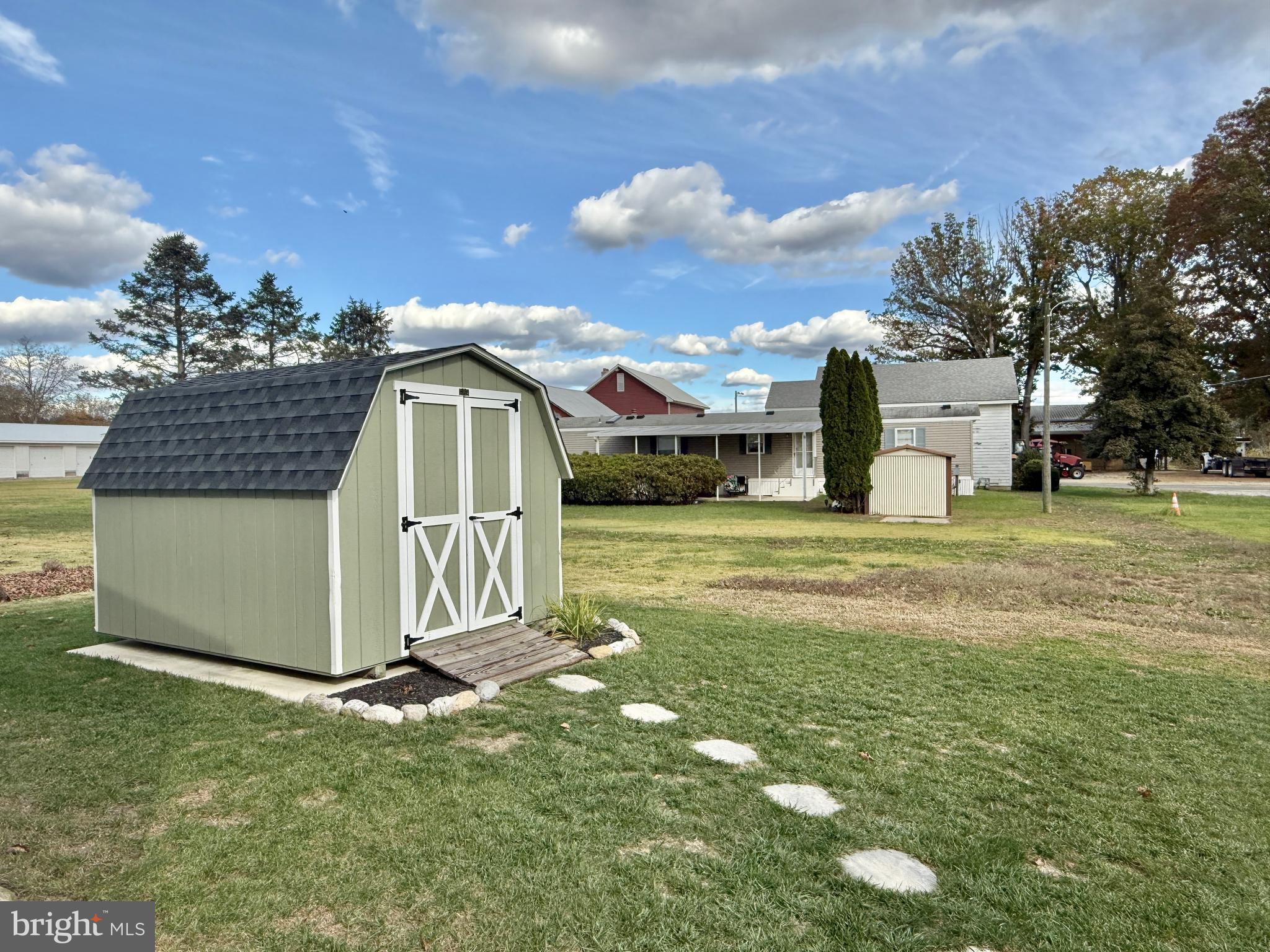 768 East Garden Road, Unit 7 Vineland, NJ 08360 - Photo 9 of 37 a view of a garden with a house