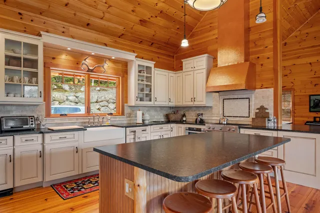 $2,300,000 | 7 Hay Hill Road, Lincoln, NH 03251