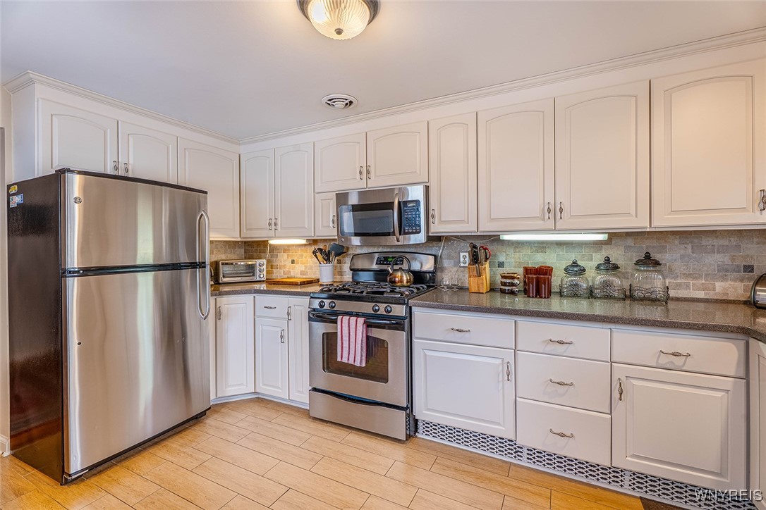 8407 Kimberly Road Clarence, NY 14221 - Photo 10 of 40