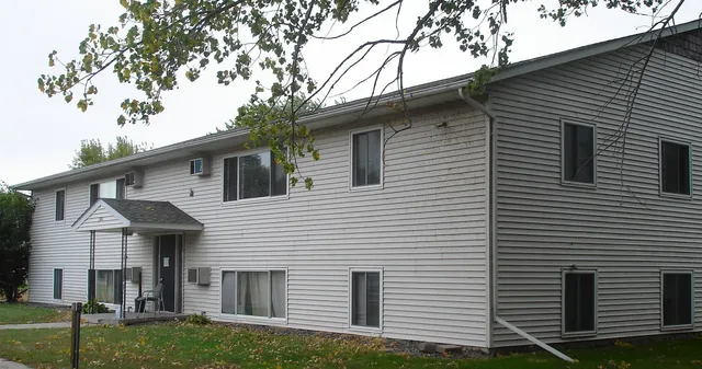 $760 | 188 Lakeview Drive, Unit 1, Spicer, MN 56288