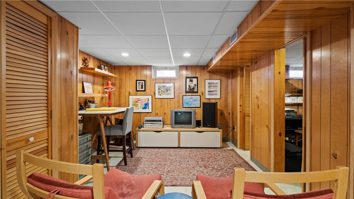 57 Delway Road Cranston, RI 02910 - Photo 20 of 36