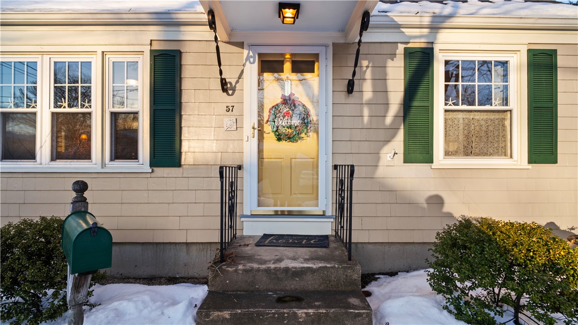 57 Delway Road Cranston, RI 02910 - Photo 3 of 36