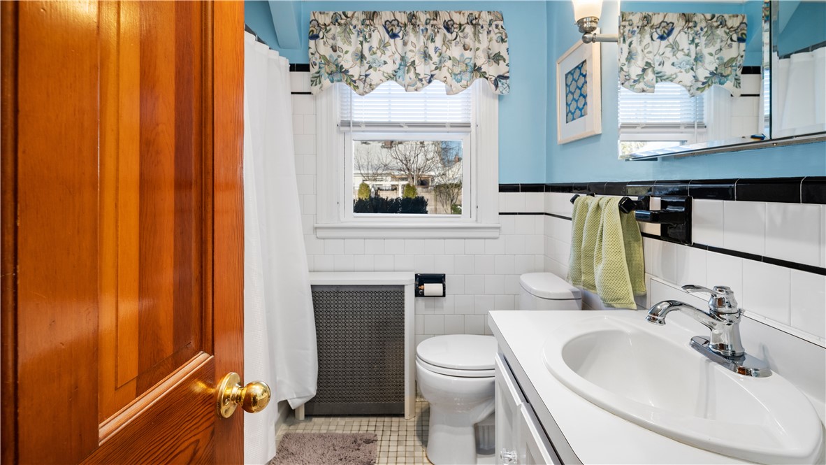 57 Delway Road Cranston, RI 02910 - Photo 8 of 36