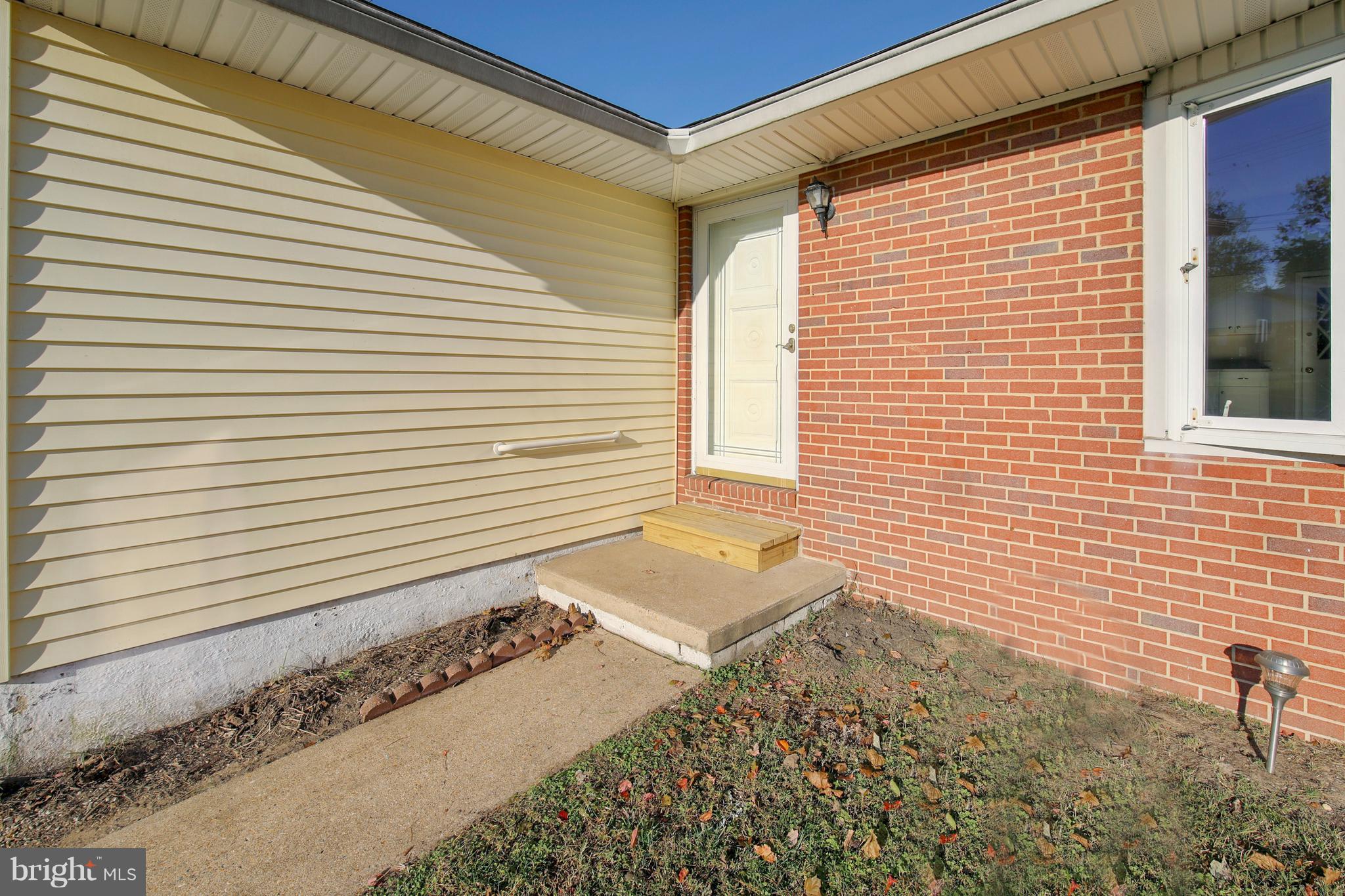 216 Cloverhill Road Pasadena, MD 21122 - Photo 3 of 35 Gallery Image 3