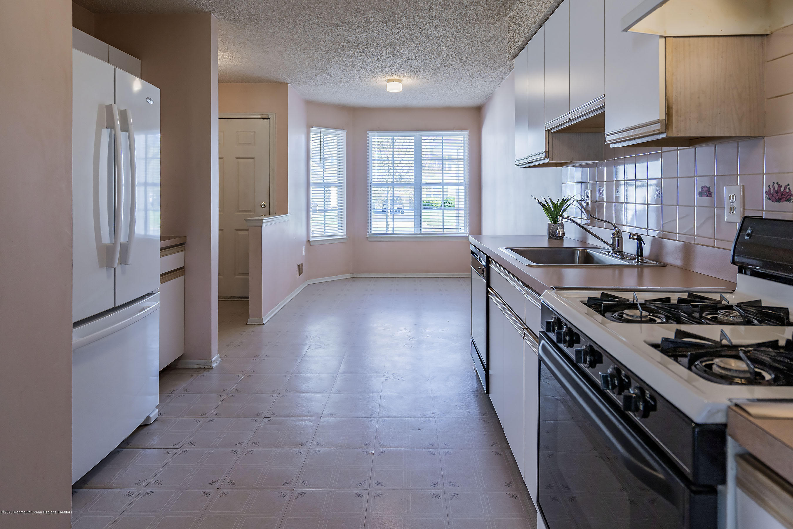 202 Iris Way Brick, NJ 08724 - Photo 11 of 31 Kitchen3