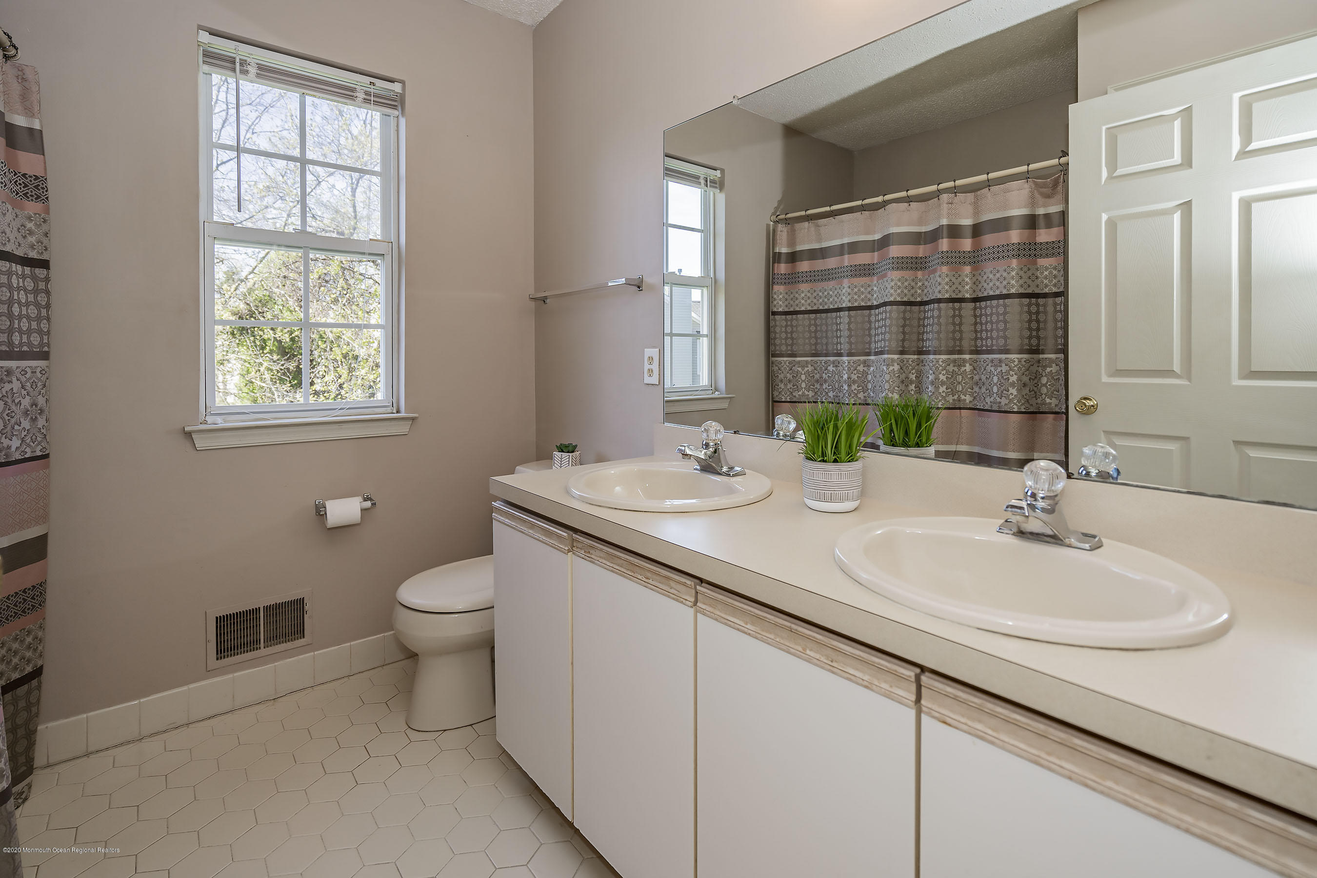 202 Iris Way Brick, NJ 08724 - Photo 22 of 31 Master Bath1