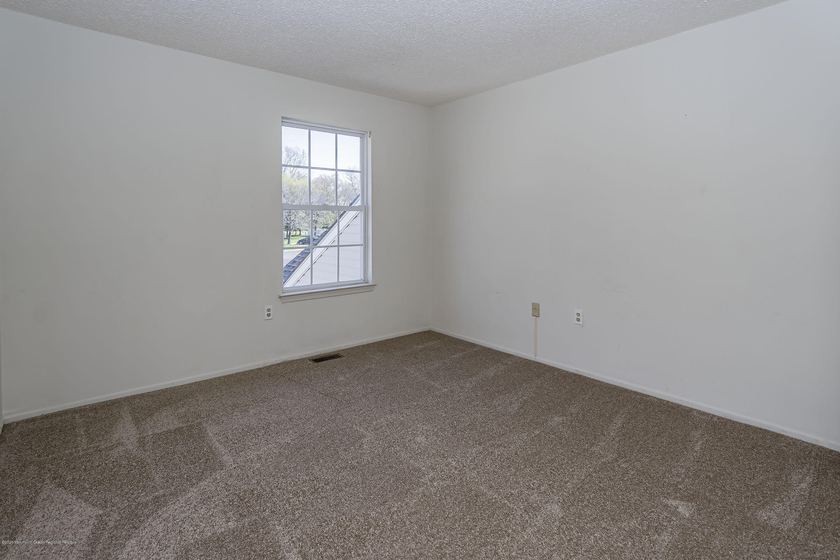 202 Iris Way Brick, NJ 08724 - Photo 23 of 31 Guest Bed2