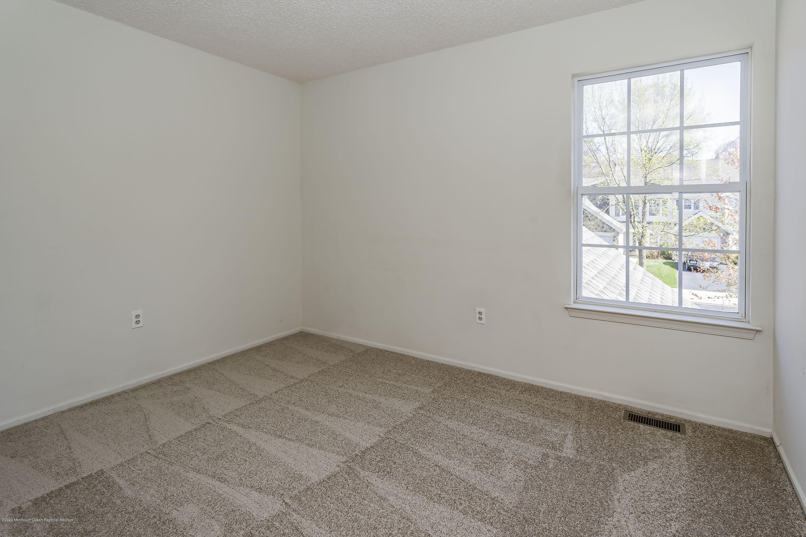 202 Iris Way Brick, NJ 08724 - Photo 25 of 31 Guest Bed1