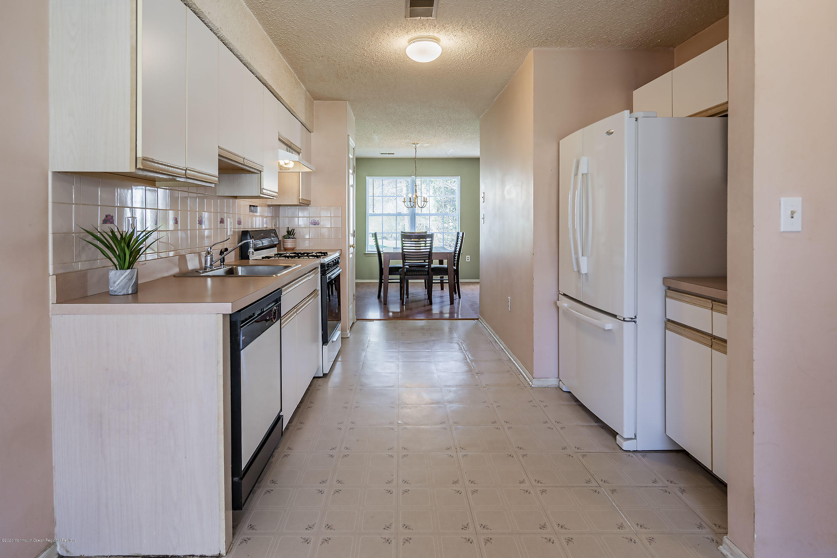 202 Iris Way Brick, NJ 08724 - Photo 9 of 31 Kitchen1