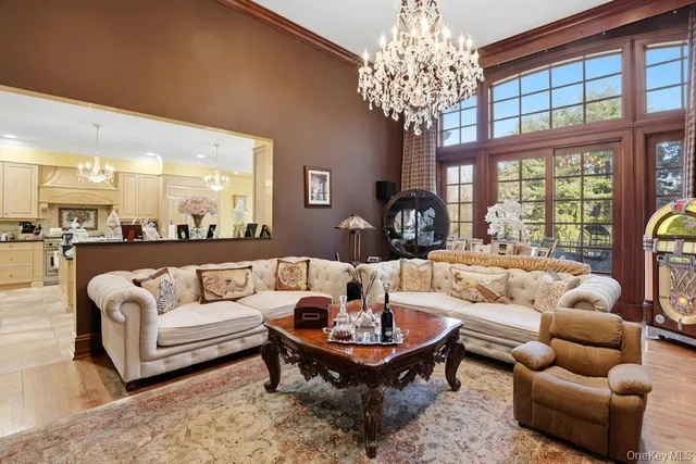 $4,400,000 | 1 Beech Tree Lane, Glen Head, NY 11545