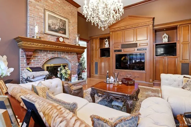 $4,400,000 | 1 Beech Tree Lane, Glen Head, NY 11545