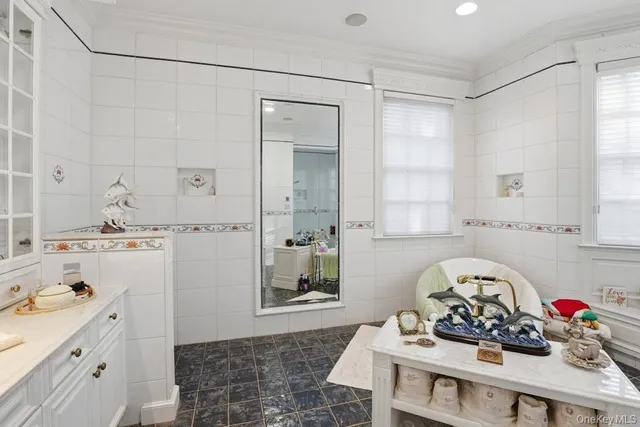 $4,400,000 | 1 Beech Tree Lane, Glen Head, NY 11545