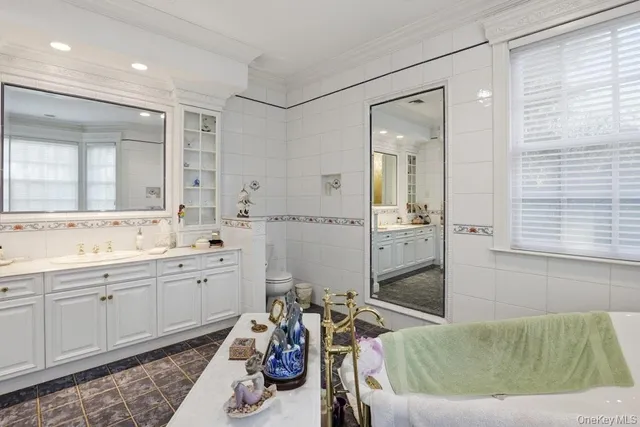 $4,400,000 | 1 Beech Tree Lane, Glen Head, NY 11545