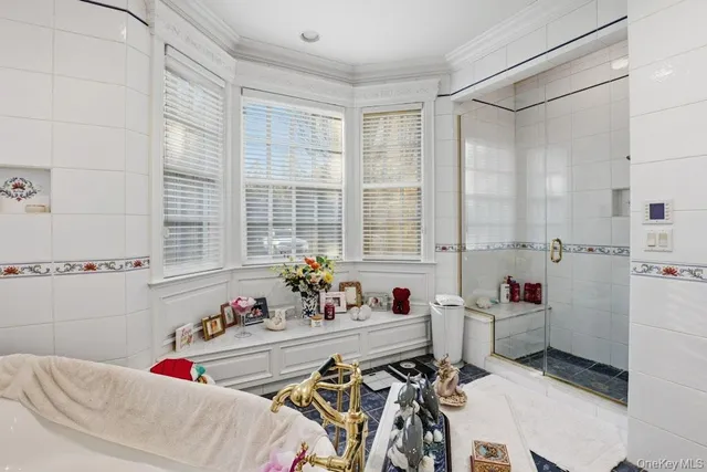 $4,400,000 | 1 Beech Tree Lane, Glen Head, NY 11545