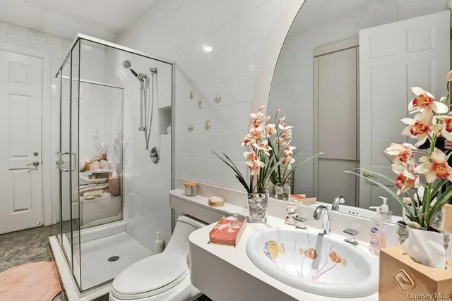 $4,400,000 | 1 Beech Tree Lane, Glen Head, NY 11545