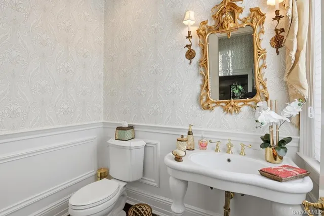 $4,400,000 | 1 Beech Tree Lane, Glen Head, NY 11545