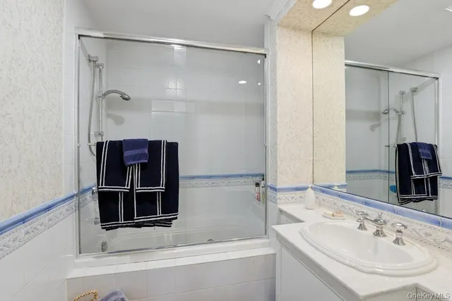 $4,400,000 | 1 Beech Tree Lane, Glen Head, NY 11545