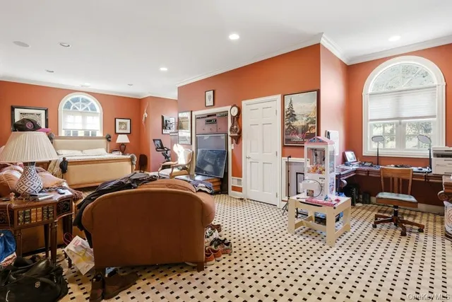 $4,400,000 | 1 Beech Tree Lane, Glen Head, NY 11545