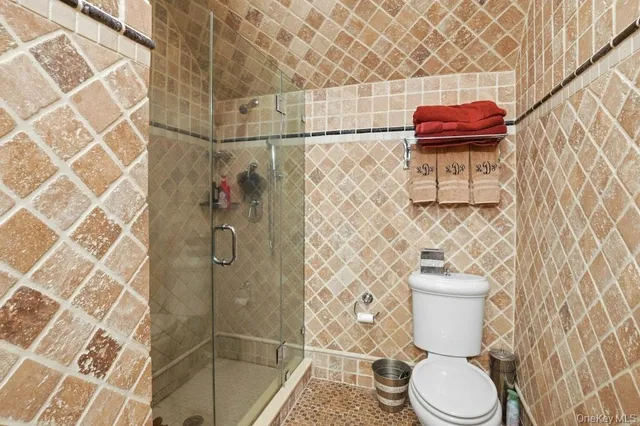 $4,400,000 | 1 Beech Tree Lane, Glen Head, NY 11545