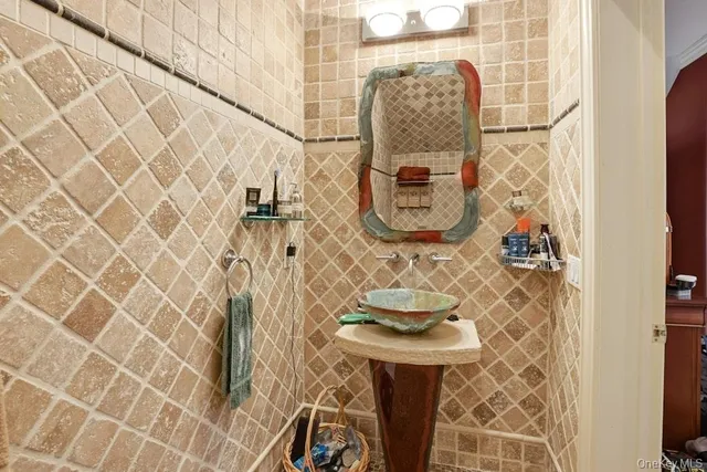 $4,400,000 | 1 Beech Tree Lane, Glen Head, NY 11545