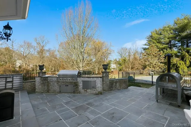 $4,400,000 | 1 Beech Tree Lane, Glen Head, NY 11545