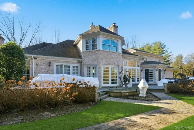 $4,400,000 | 1 Beech Tree Lane, Glen Head, NY 11545