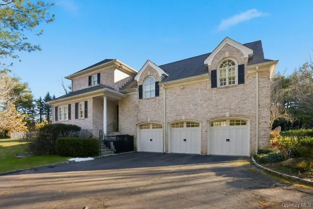 $4,400,000 | 1 Beech Tree Lane, Glen Head, NY 11545