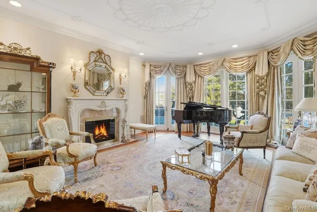 $4,400,000 | 1 Beech Tree Lane, Glen Head, NY 11545